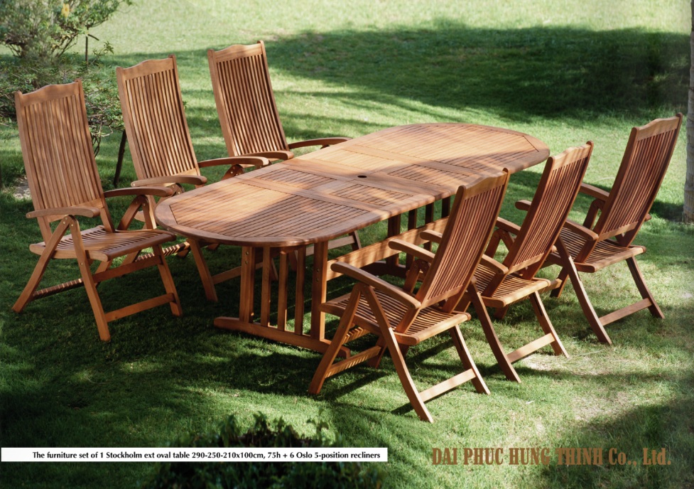 Outdoor teak dining set by Dai Phuc Hung Thinh Furniture